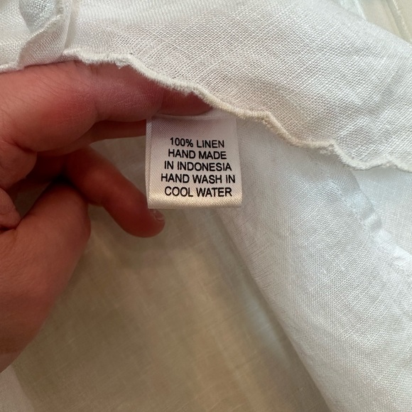 C Unicorn not alone anymore linen cut work white short sleeve embroidered blouse - Picture 10 of 10